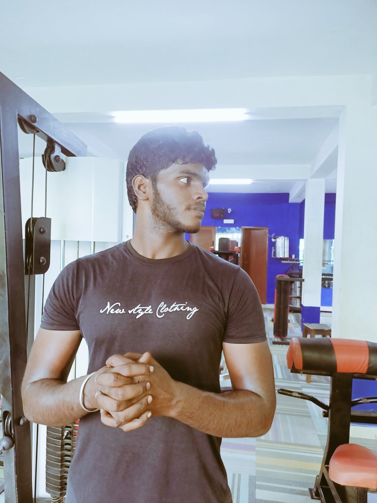 ImP__Azhagar's tweet photo. 😎A Fit 🔥Body Gives you
Confidents❤
....King Virat Kohli...🔥
After 10 days back to the gym❤🔥🔥
#loveyourself
#Fitness2Me
#fitness https://t.co/mGMSQmEHYf