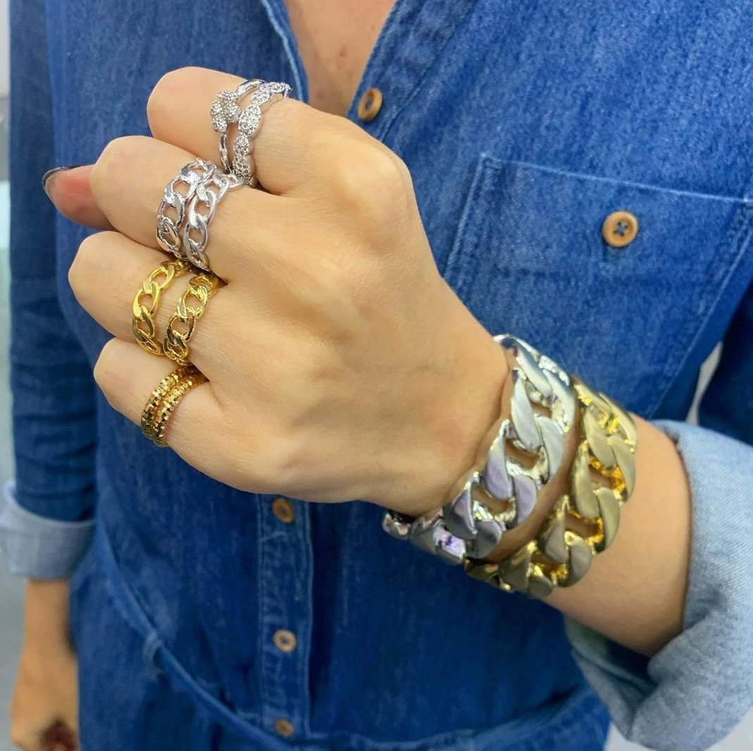 LePtitCadeau's tweet photo. Chain Chain Chain #LePtitCadeau #LPCstores 🔴DM OR WHATSAPP 81/344481🔴
.
.
.
.
#kaslik #jounieh #beirut #lebanon #lebanese #chains #chain #chainfashion #chainfashions #chainbracelet #chainring https://t.co/M78AAeRHUp