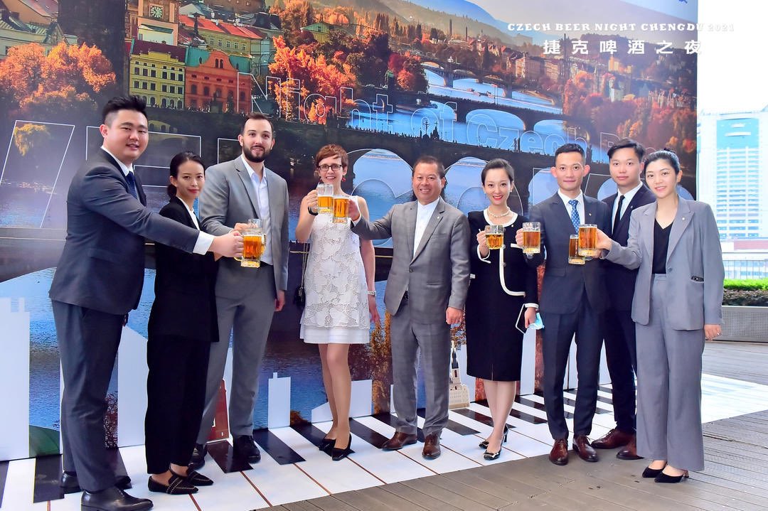 CryptoLucie's tweet photo. Na Zdravi!🍺#Czech #捷克🇨🇿#Czechconsulate #捷克领事馆 #consulate #consulargeneral https://t.co/YRxiQ1dRiW