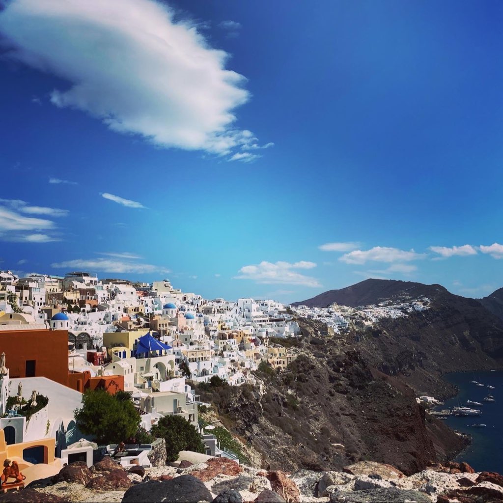 KayeHolland's tweet photo. It’s all about Oia 👌🇬🇷🚢
#santorini #seabournovation #seabourn #extraordinaryworld #greece #travelwriter #traveljournalist https://t.co/eNzmxJqgjt