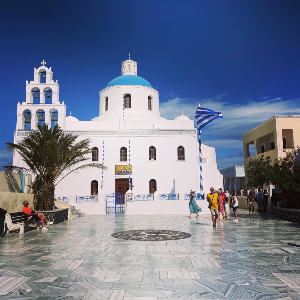 KayeHolland's tweet photo. It’s all about Oia 👌🇬🇷🚢
#santorini #seabournovation #seabourn #extraordinaryworld #greece #travelwriter #traveljournalist https://t.co/eNzmxJqgjt