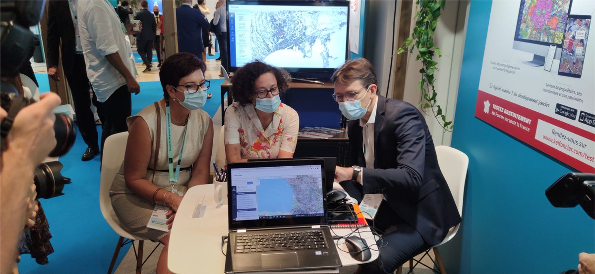 KelFoncier's tweet photo. Emmanuelle Wargon ministre déléguée chargée du Logement explore le foncier de Cannes avec Kel Foncier au salon MIPIM. La digitalisation de l'information foncière avance à grands pas. https://t.co/eJqh82d73b