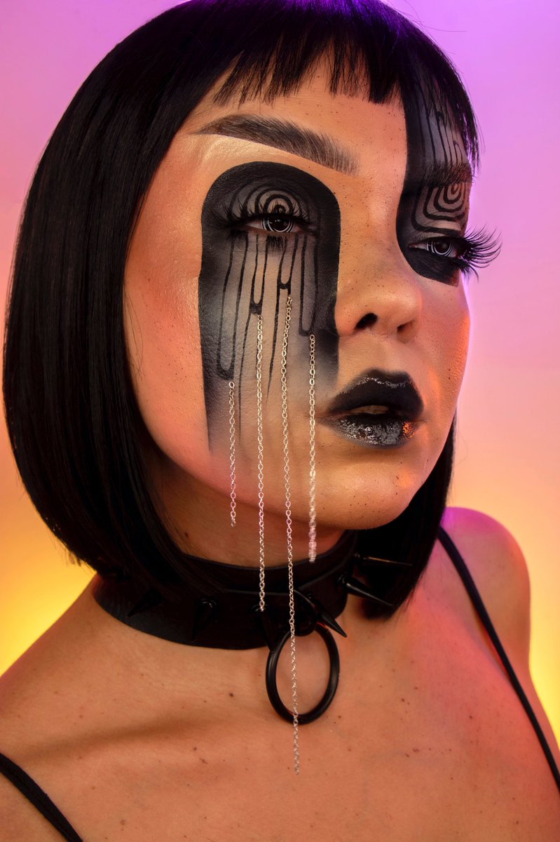 mua_agapi's tweet photo. Who is excited for Halloween?

 @colourpopcosmetics @solbody 
Stone cold fox
Face &amp; body Bronzing balm
Aloha honey , jet set
So juicy (Princess cut ) @ABHcosmetics @norvina 
Brow Freeze,Brow Pen - Granite
Highlighter ( amrezy )
Magic touch concealer 3) https://t.co/oWkgZ3ujpC