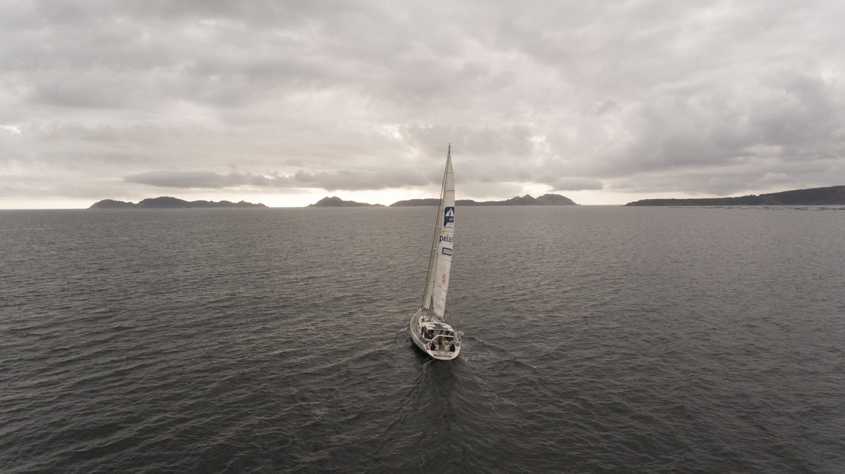 Pelayo_Seguros's tweet photo. Y con la paz que inspira esta imagen decimos... 
@RetoPelayoVida superado!👏👏👏👏🔝🔝⛵️¡El #66Norte es nuestro! 14 días de convivencia extrema en el océano, a bajo cero, superando miedos y adversidades, cierran un duro círculo que empezó hace unos años en tierra ¡ENHORABUENA! https://t.co/gZFcxjjkKa