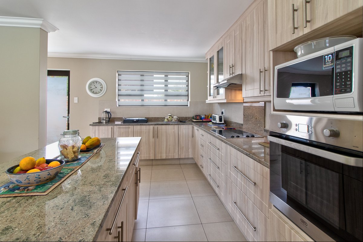 PurdonHelen's tweet photo. Modern Three Bedroom Cluster Home in Port Alfred https://t.co/pQoQhhkma1 #harcourtsportalfred #buyingproperty #secureestate #portalfredproperty #lovewhereyoulive https://t.co/ALyIgxFeBF