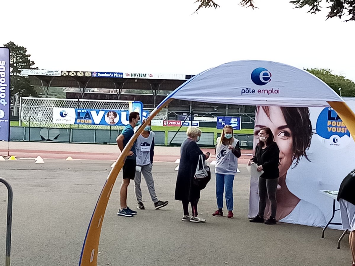 Stade vers l'emploi à #BoulognesurMer Jour J !🔝
Derniers préparatifs avant le début des activités ! 🏟️