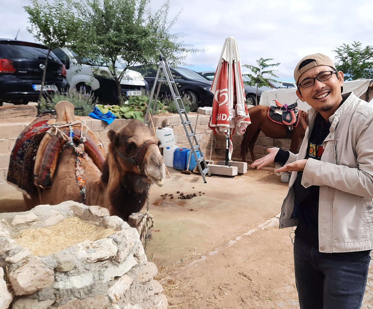 Kapadokya'da yabancı turistlerin en çok geldiği yere deve koyuyorsak Türkler deveye binmiyor diye nasıl iddia edeceğiz?