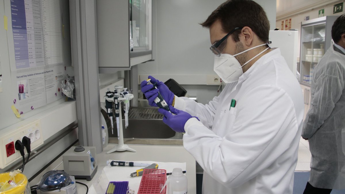 SevillaTechPark's tweet photo. 🙂En el #WorldCancerResearchDay, desde el #PCTCartuja queremos reconocer la labor que entidades como @cabimer, @FProgresoysalud, #CITRE #Celgene, @pfizer_spain, el Centro Nacional de Aceleradores y @ETSIngenieria
desarrollan en la prevención y tratamiento de esta enfermedad. https://t.co/yuQ1uh46wj