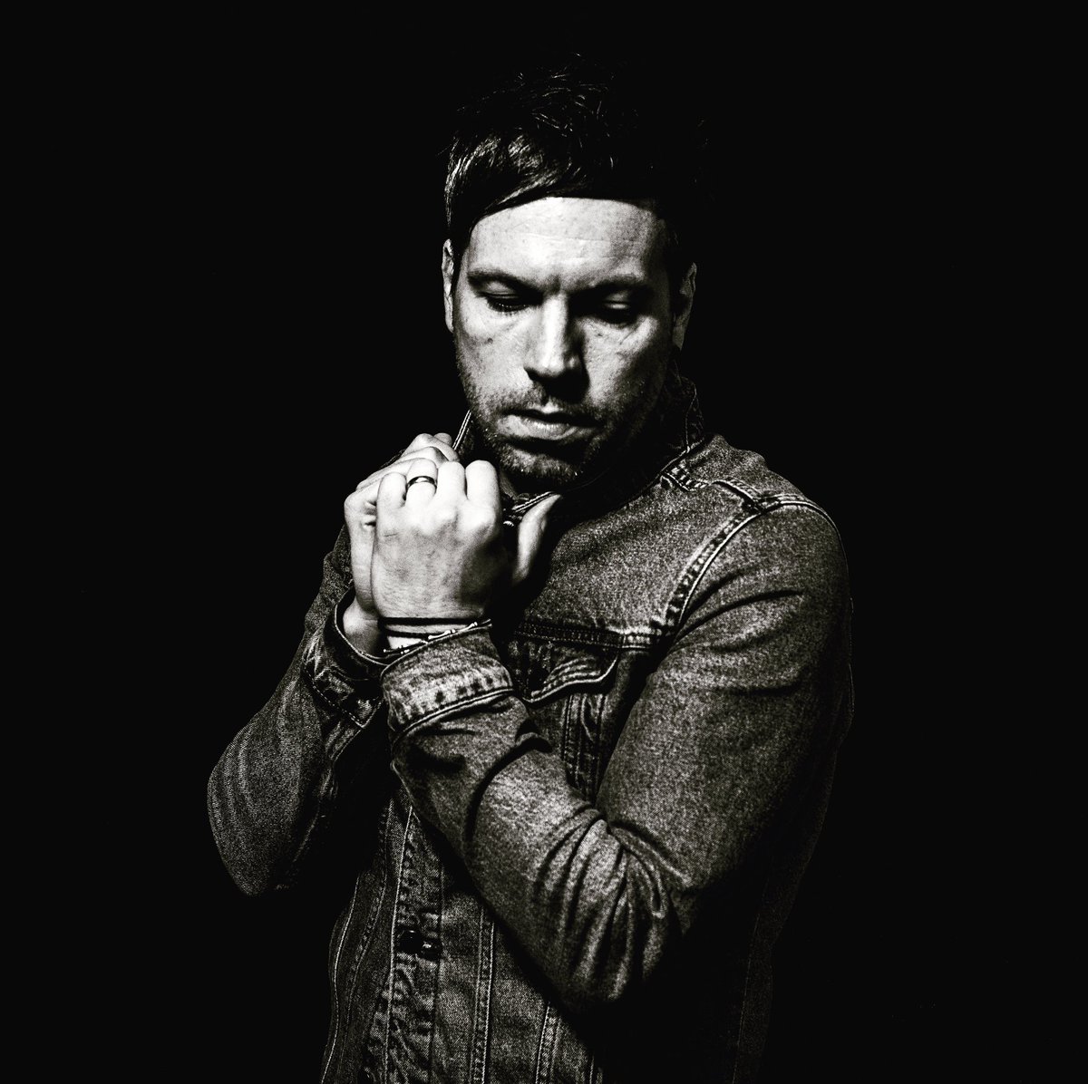 🔊ANNOUNCEMENT dropping tonight 8pm 🔊 
📸 <a href="/arlissphoto/">Charlotte Denny</a> 
@antifragilemusic 
#rockmusic #rockmusician #photooftheday #friday #fridayfeeling #levis #radiox #planetrock #classicrock #classicrockmusic #indierock #indierockband #indierockmusic #jjwilde #nofitstatemusic #ledzeppelin #