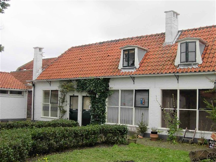 cmseemails's tweet photo. Noordwijk Actueel. Het Wilhelminahofje door de jaren heen. Mooie plaatjes van vroeger en nu. https://t.co/XSLp3dLFak https://t.co/TFUDb5mCNQ
