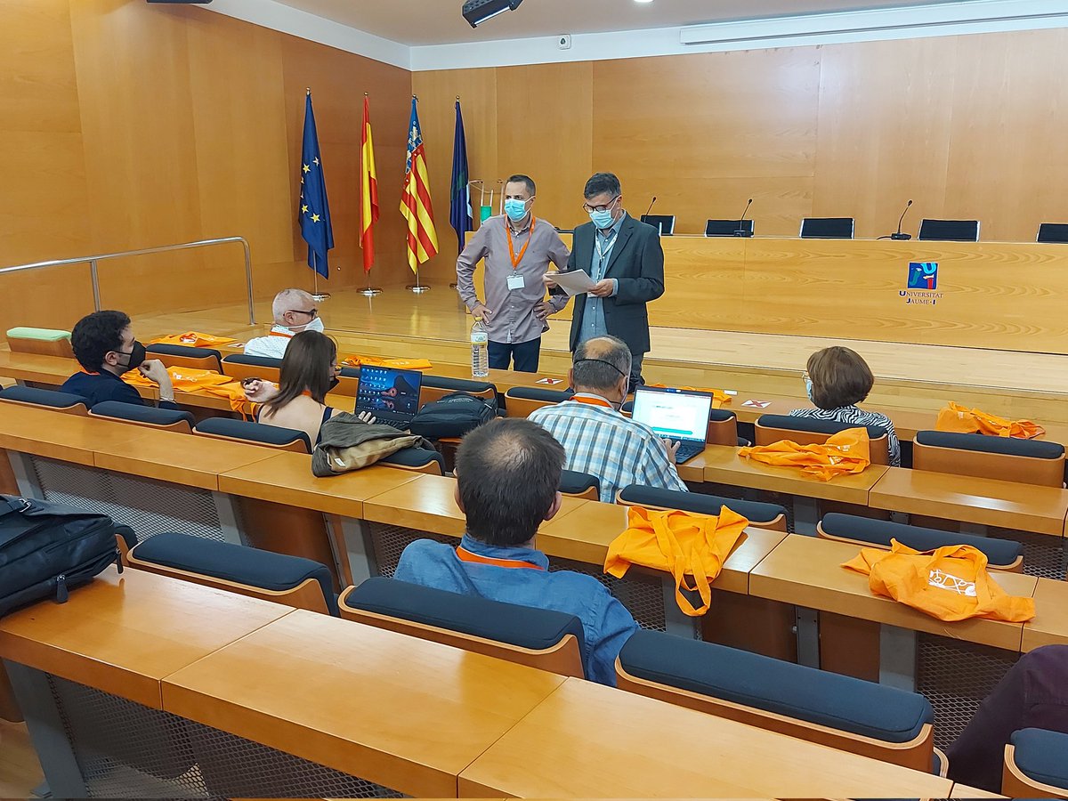 cModelEcoUJI's tweet photo. El nostre director i president del Comité Organitzador del VI Workshop d'Economia Valenciana #ECONVAL21, obri la jornada amb Miguel Ginés (@UJIuniversitat i @fnexe) a l'Escola de Doctorat de l'UJI.
https://t.co/9nhZfhrnss https://t.co/DY2BwB7qxW