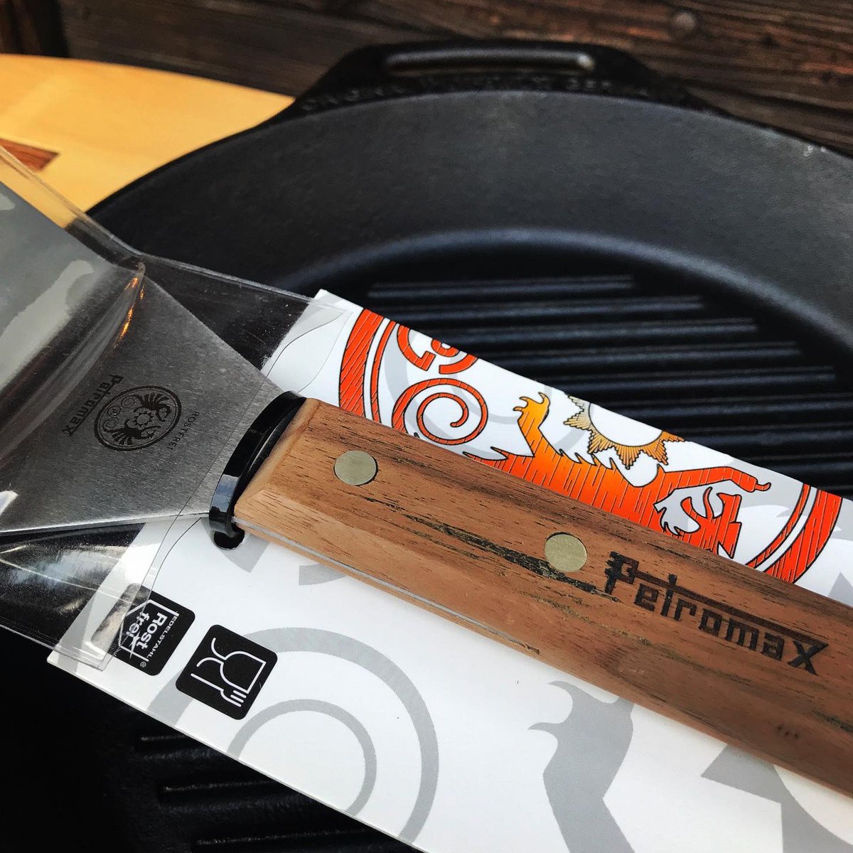 tateisukanna_'s tweet photo. じゃんじゃんお肉
焼きたくなるなる
よーく
焼けますから
#タテイスカンナ #gp30h #GrillFireSkillet #グリルファイヤースキレット #2ハンドル #flex1 #FlexibleSpatule #フレキシブルスパチュラ #スパチュラ #キャンプ #アウトドア https://t.co/oteQVfItel