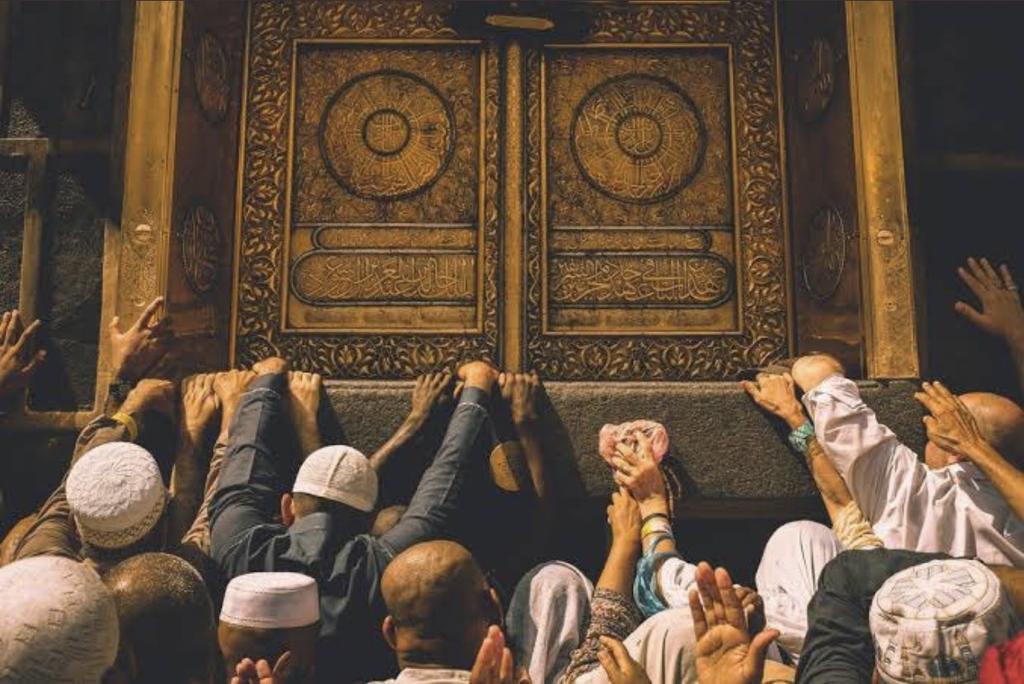 MrHamiii's tweet photo. May Allah Shower His Countless Blessings on us and on our families. Ameen ♥️
#JummahMubarak https://t.co/WfULcYn7pz