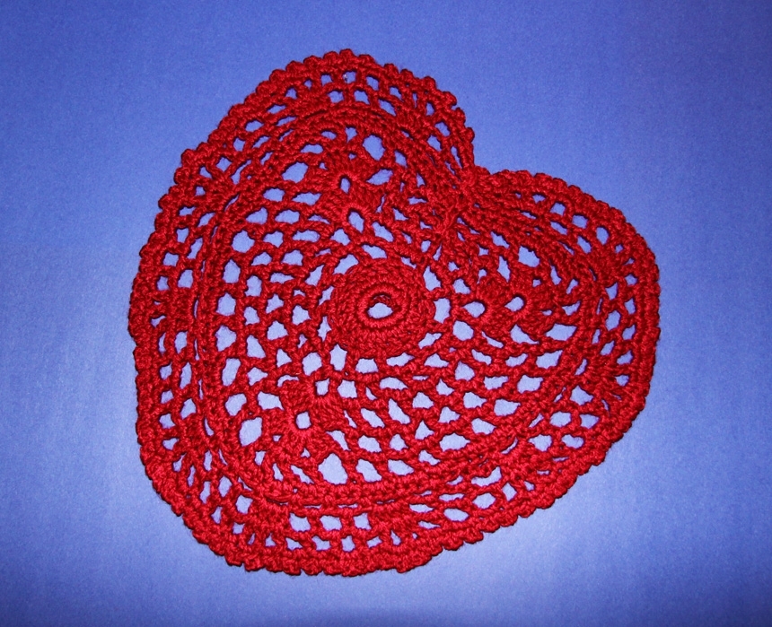 Valentines_Gift's tweet photo. Red Heart, Crochet Small Table Cover https://t.co/WZsLVm38Nf https://t.co/PbUpRTeTq5