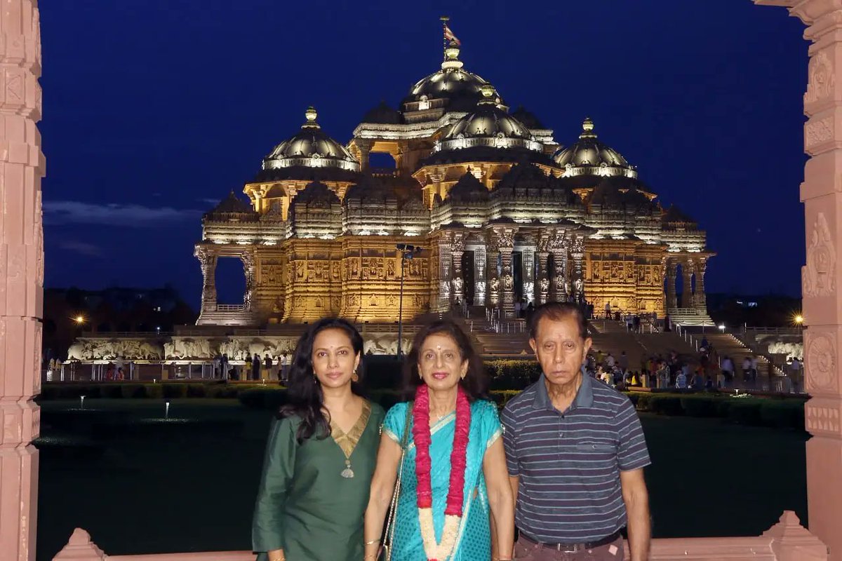 DelhiAkshardham's tweet photo. “Reminding culture and traditions educate for a better future,” expressed #Mauritius High Commissioner to India, H.E. Santi Bai Hanoomanjee, after her visit to Swaminarayan #Akshardham in #NewDelhi on 21 Sept.
 
#IndiaMauritius https://t.co/tzhcBg1GlQ