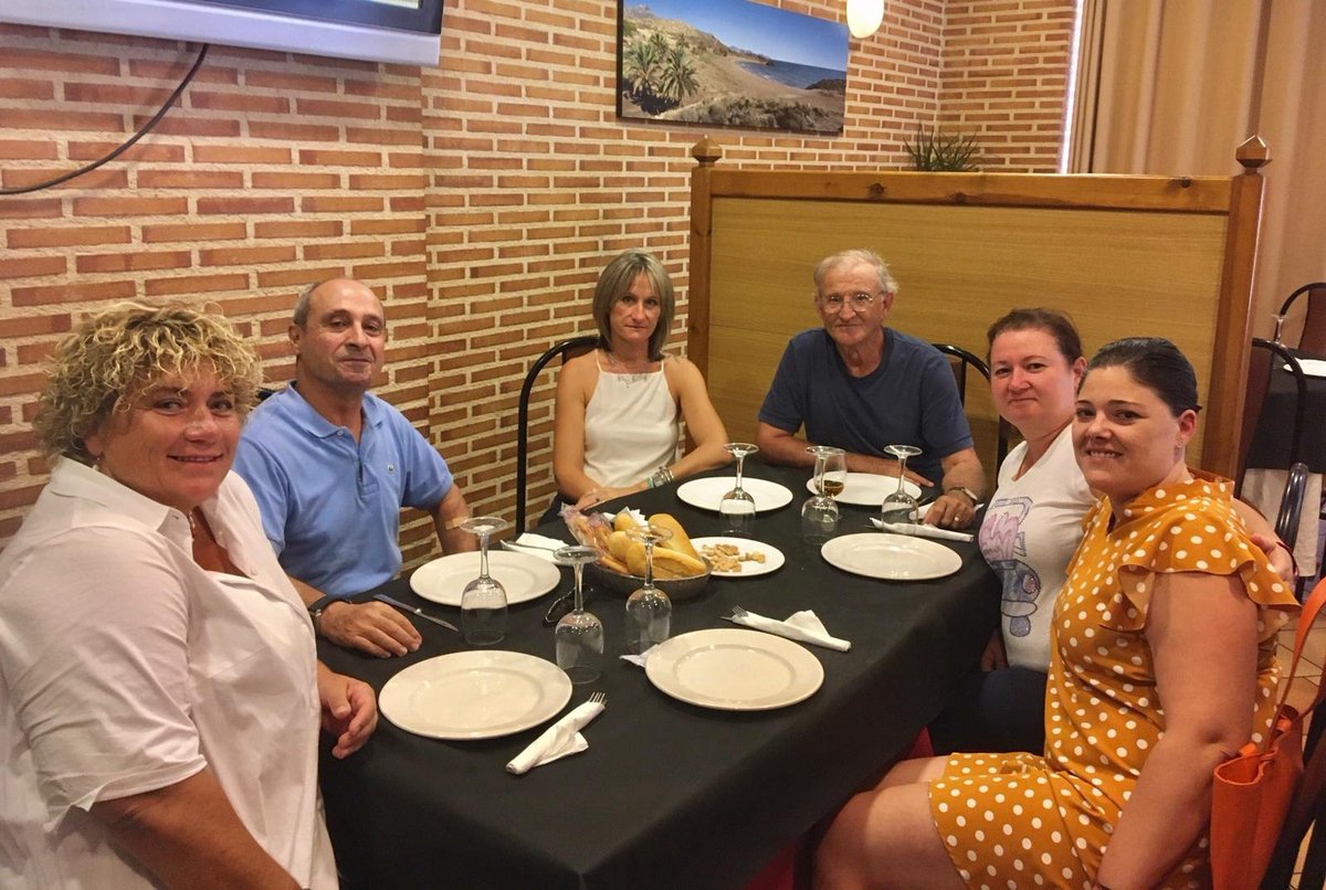 Percheles2's tweet photo. Varias asociaciones se reúnen con el ecologista Pedro Costa Morata para hablar de #Percheles. Han compartido una comida de trabajo para abordar diversos aspectos de la campaña y lograr la recuperación del paraje de Percheles para uso público y su conservación
(Abro hilo..) https://t.co/lxuIfKxZwO