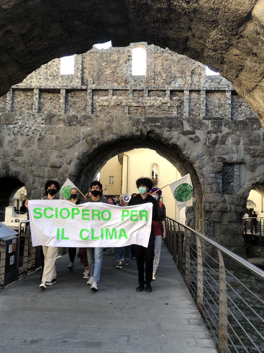 TgrRaiVdA's tweet photo. “Studenti in lotta il clima non si tocca”: tornano anche ad #Aosta gli scioperi per il clima di @fffitalia perché “non esiste un pianeta B” #TgrVda #ioseguoTgr #ambiente #studenti #Vda https://t.co/0igE9jCkpV