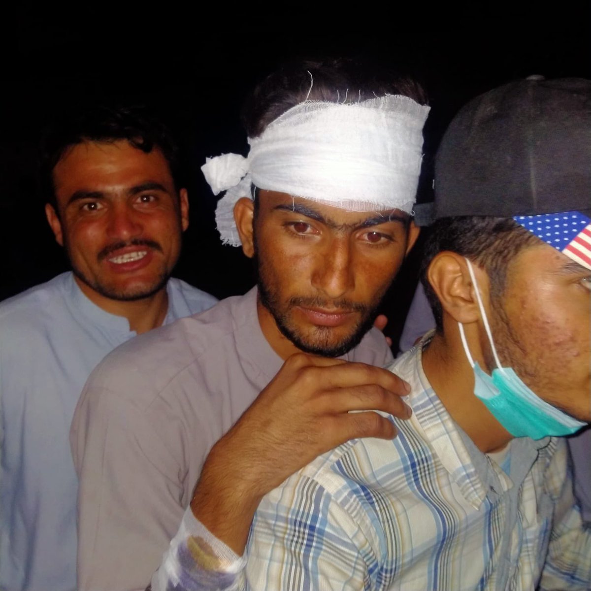 GharsheenIsrar's tweet photo. کوئٹہ ء اسٹوڈنٹس آنی گرفتار کنگ و آہانی سرا لٹ جننگ اے ما مزمت آ کناں،
#ShameOnQuettaPolice
#DownWithQuettaPolice
#CountryWideProtestAgainstPMC
#WeRejectPmcMdcatTest2021 https://t.co/MpmoKpPidz