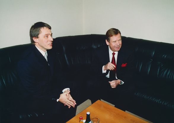 josef_bednar1's tweet photo. Ve středu jsem se jako bývalý předseda zúčastnil konference ke 30. výročí Úřadu pro ochranu hospodářské soutěže. Přál bych nám,aby se ÚOHS podařilo obnovit důvěru v odborných kruzích i u veřejnosti v objektivitu a nezávislost jeho rozhodování.  Více na FB @josef_bednar1 https://t.co/lWCRXSBvBW
