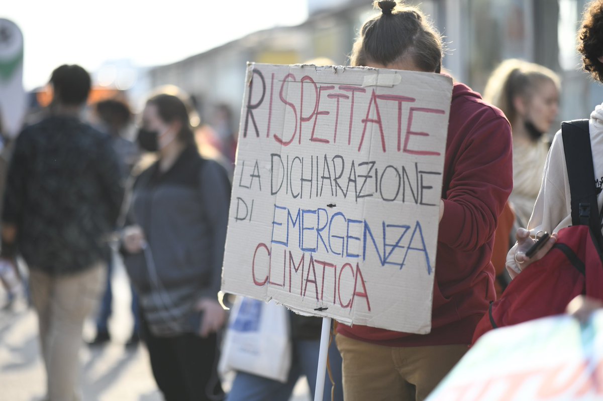 I dipendenti di @bancaetica insieme ai ragazzi di <a href="/fffitalia/">Fridays For Future Italia</a> per il nostro pianeta! <a href="/glendaspiller/">Glenda Spiller</a> <a href="/mattinodipadova/">il mattino di Padova</a> <a href="/repubblica/">Repubblica</a> <a href="/Gazzettino/">Gazzettino</a> <a href="/Margherita_Ider/">Margherita Ider</a> <a href="/RobertaCalle/">Roberta Callegaro💫</a>