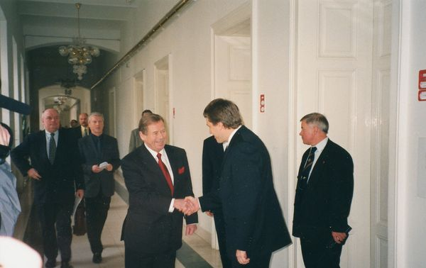 josef_bednar1's tweet photo. Ve středu jsem se jako bývalý předseda zúčastnil konference ke 30. výročí Úřadu pro ochranu hospodářské soutěže. Přál bych nám,aby se ÚOHS podařilo obnovit důvěru v odborných kruzích i u veřejnosti v objektivitu a nezávislost jeho rozhodování.  Více na FB @josef_bednar1 https://t.co/lWCRXSBvBW