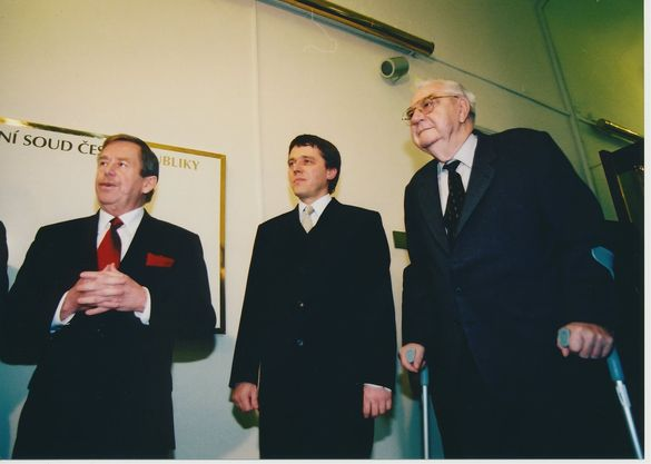 josef_bednar1's tweet photo. Ve středu jsem se jako bývalý předseda zúčastnil konference ke 30. výročí Úřadu pro ochranu hospodářské soutěže. Přál bych nám,aby se ÚOHS podařilo obnovit důvěru v odborných kruzích i u veřejnosti v objektivitu a nezávislost jeho rozhodování.  Více na FB @josef_bednar1 https://t.co/lWCRXSBvBW