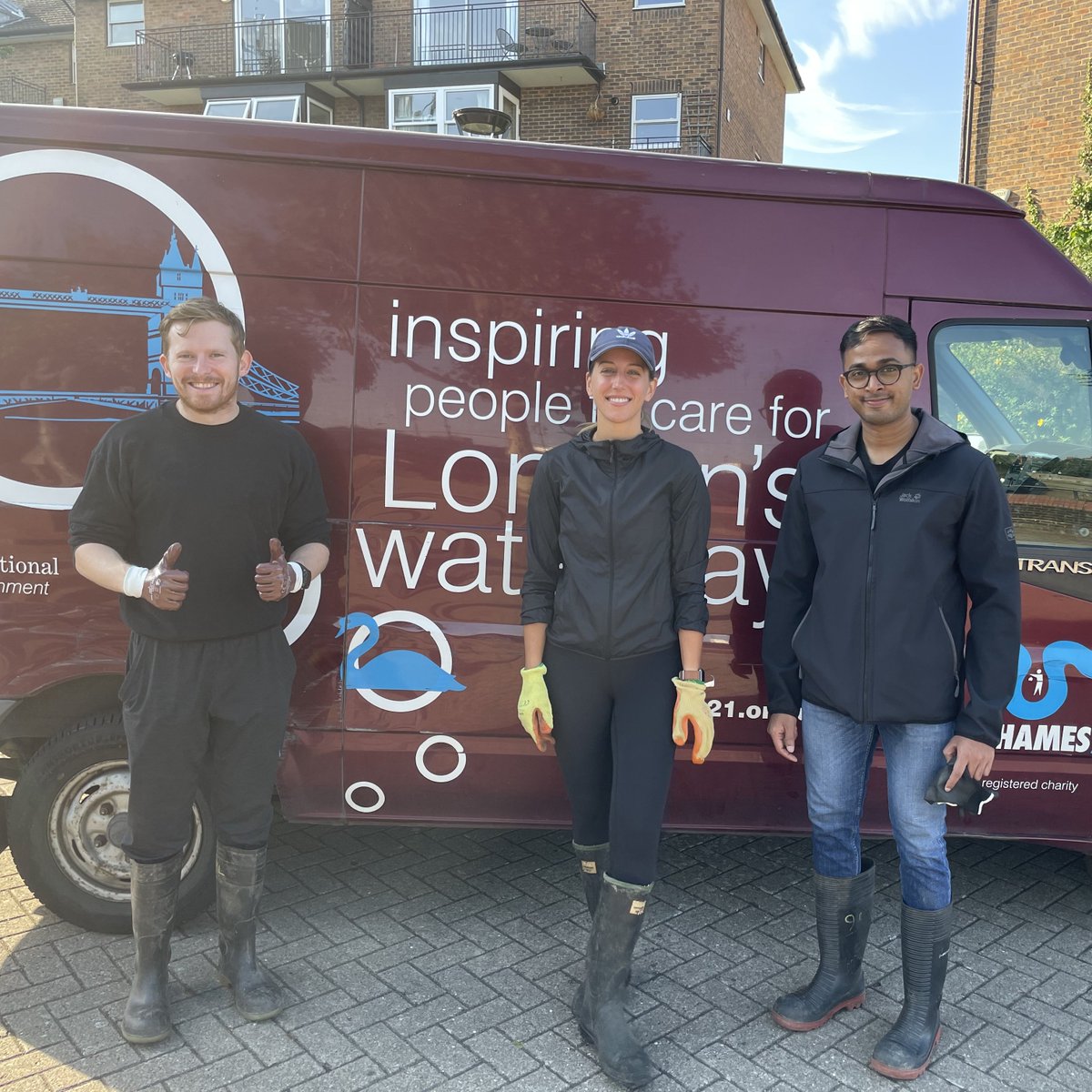 FDMGroup's tweet photo. This Sunday marks #WorldRiverDay 🏞 and our London #Energy Team put their wellies on and got stuck in with the #BigWetWipeCount organised by @Thames21. 

The group managed to collect over 1,200 wipes! Way to go! 👏

#FDMcareers #SimpleSkin #Environment #BinDontFlush https://t.co/8Nm5XCf3fN