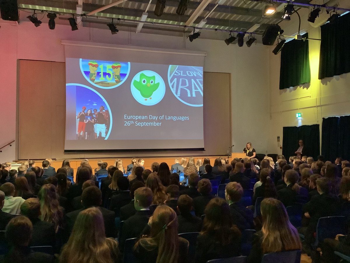 MrsMoorby's tweet photo. What a fantastic way to start the morning for our Y7s.
Merci, garcias, to Summerhill Language Leaders and Mrs Bennet! 🇫🇷🇧🇪🇪🇸🇮🇹 https://t.co/q2pYmRu03R