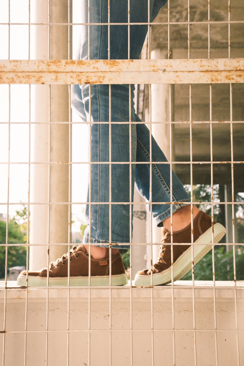 ZhoesBrand's tweet photo. Sneakers Veganas para el Otoño 🍂🍁. Se acerca el nuevo curso y llega el famoso "Entretiempo", una gran oportunidad para pasarte a las Zhoes Eco luciendo unos Sneakers de marrones como estos ¿Qué opinas?
#calzado #calzadosostenible #vegan #veganshoes #modaespañola #hechoenespaña https://t.co/blf9R41Cf0