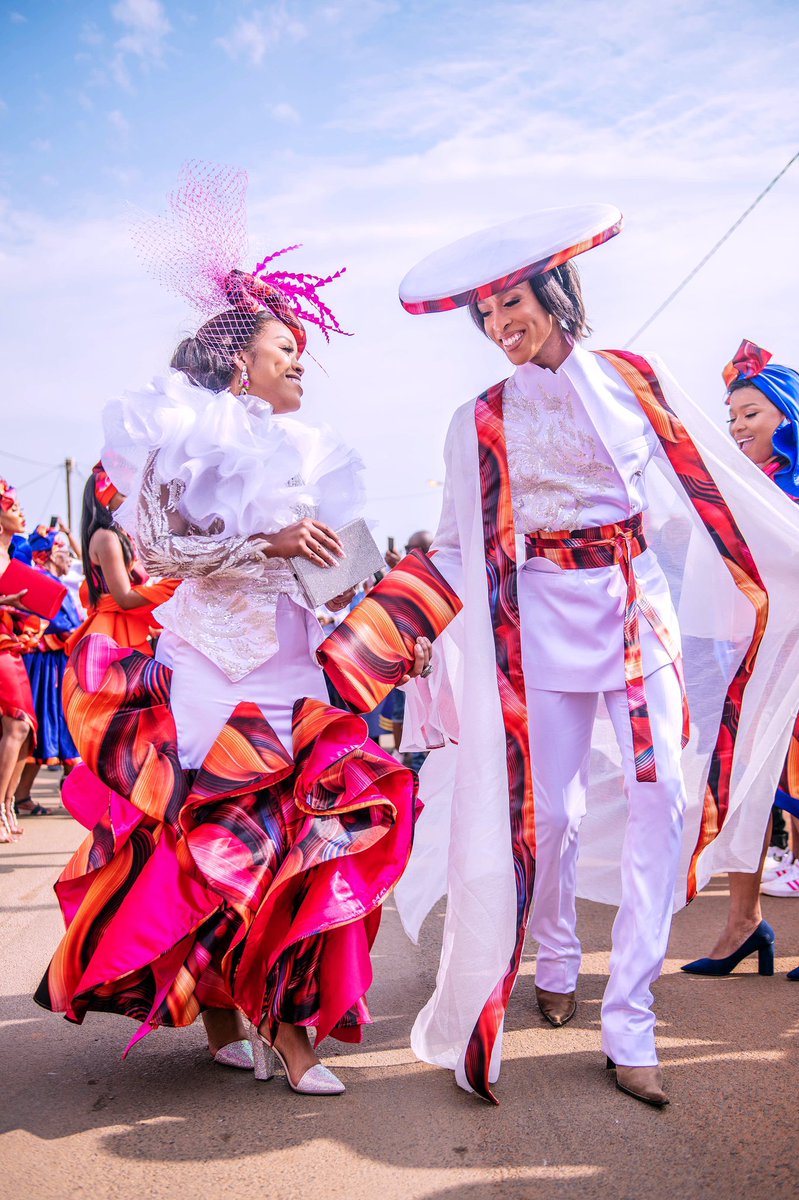 thorisom's tweet photo. captured in this image taken during my sister @Tsheps_M88 ‘s traditional wedding celebration!  #happyheritageday🇿🇦 may we live long to pass it on and see it’s magnificent ways become a symbol of love and pride as intended ! https://t.co/mrmVkzlKs9