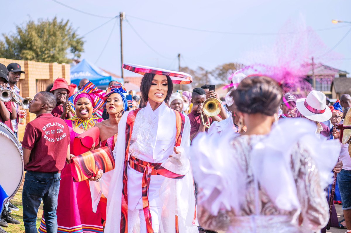 thorisom's tweet photo. captured in this image taken during my sister @Tsheps_M88 ‘s traditional wedding celebration!  #happyheritageday🇿🇦 may we live long to pass it on and see it’s magnificent ways become a symbol of love and pride as intended ! https://t.co/mrmVkzlKs9