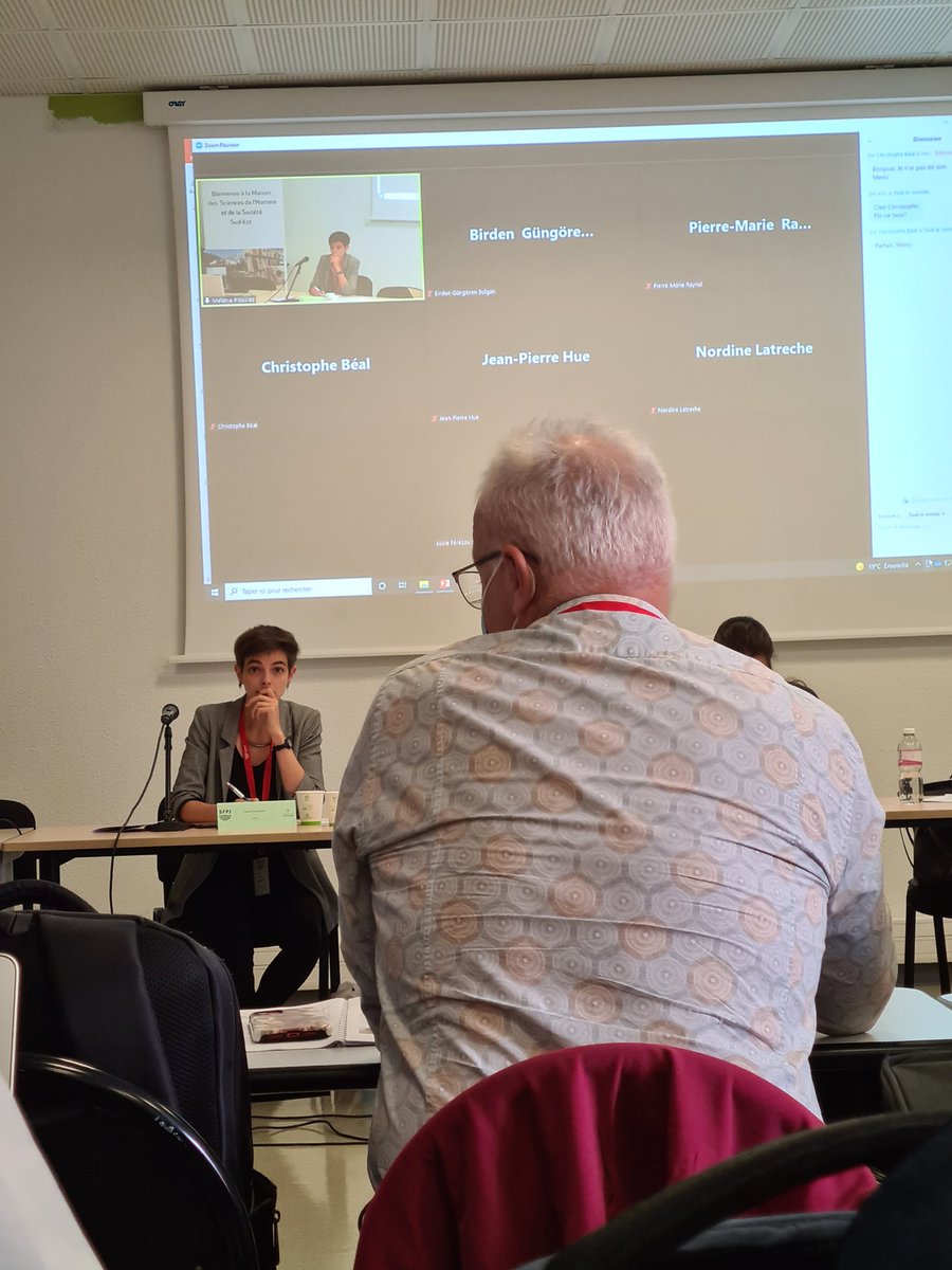 bearly_scholar's tweet photo. Cécile Degiovanni presenting her brilliant paper on "Rétroactivité in mitius et individuation des normes" as winner of the SFPJ Young Scholar Prize.
@Asso_SFPJ #sfpj https://t.co/tDd8D1lEH5