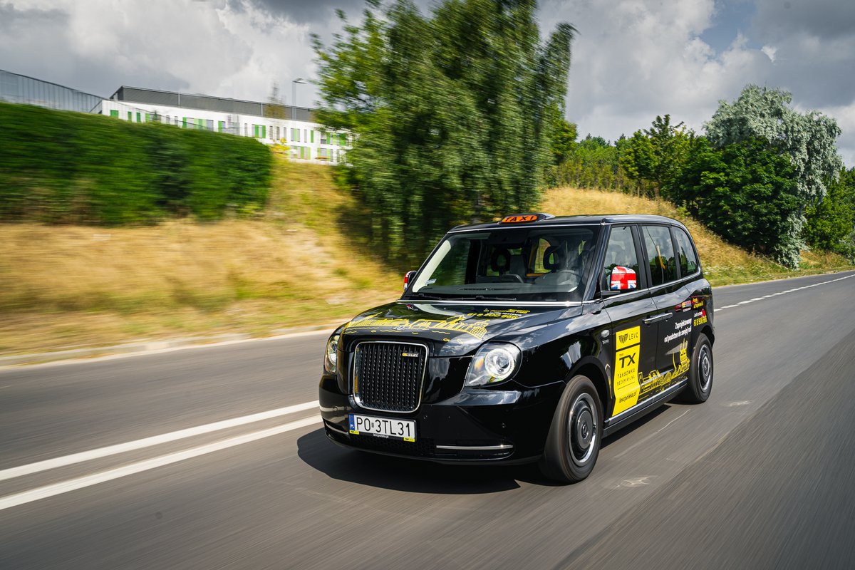 LEVC_Germany's tweet photo. LEVC #TX & #VN5, gesichtet in #Polen.
#LEVCSpotted #Polska #Elektrofahrzeuge #Europa https://t.co/hZTxV4W8DL