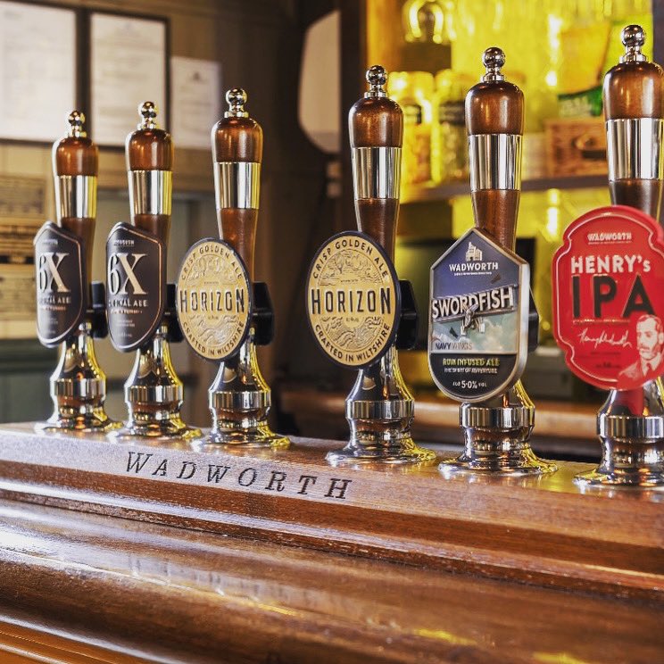 Heading to the Rec on Saturday? 🏉Looking for somewhere on the way to have a pre/post rugby drink? 🍺

We will be open from 12 and serving food 12-9pm 
🔵⚪️⚫️

Photo by Pete helme

#thecurfewbath #lovebath #bathlife #bath #bathuk #wearebath #wearebathrugby #bathrugby