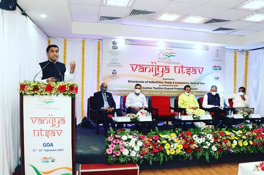 Goa_IPB's tweet photo. Glimpses from the launch of #VanijyaUtsav organised by the Ministry of Commerce and Industries, to showcase India as a rising Economic Force.
.
.
#GoaIPB #goa #goaat60 #goaIT #investmentboard #india #makeinindia #investinindia #investingoa #fdi #VanijyaUtsav https://t.co/wJj7roTjDq