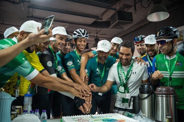 Darrajsharqiyah's tweet photo. مسيرة اليوم الوطني 🇸🇦 
تمرين حفل #دراج #عجلات
#كل_عام_وهي_لنا_دار 
تصوير الكبتن ياسر باصرة 
@yasserbassurah 
كل الشكر والتقدير #عجلات 
@wheels_bikes 
https://t.co/rgtmBKoM09 https://t.co/8q1VhlUTu8