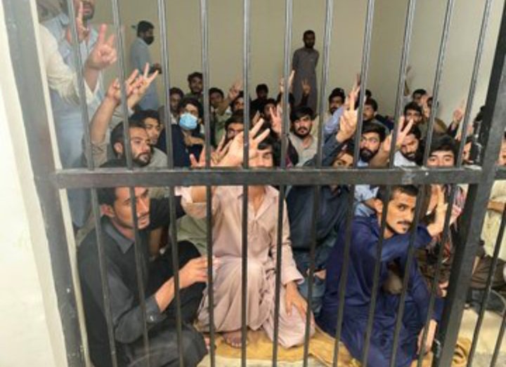 DWMOfficial's tweet photo. Balochistan Police has arrested Pre-medical Students of Quetta, protesting peacefully against Pakistan Medical Commission.We strongly condemn the arrest of medical students and brutality.

#WeRejectPmcMdcatTest2021
#CountryWideProtestAgainstPMC
#DharnaAgainstPMC #WeDonotTrustTEPS https://t.co/8RDdqnbAyF