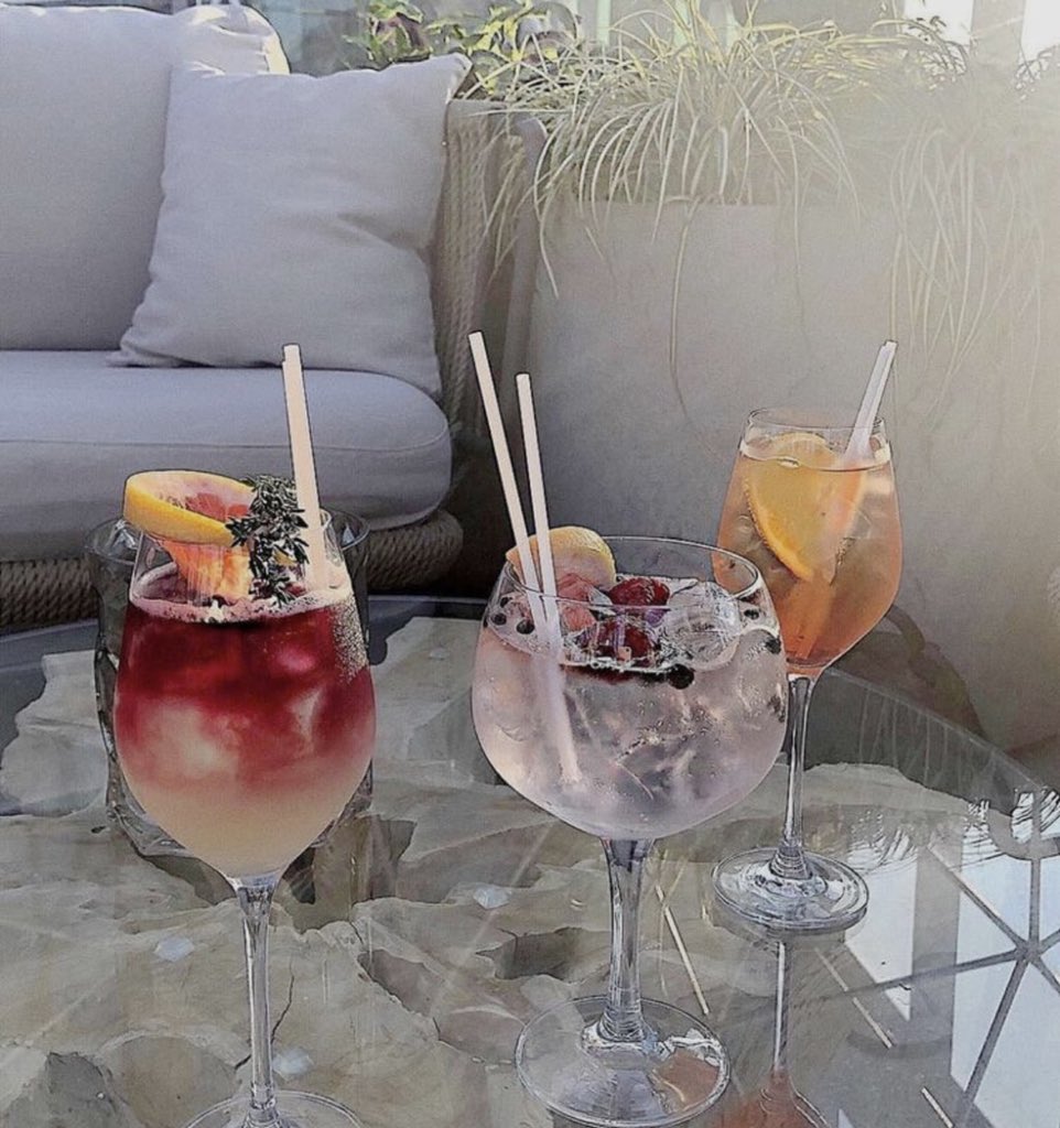 Happy Friday😍  Cheers to the weekend babes 🥂