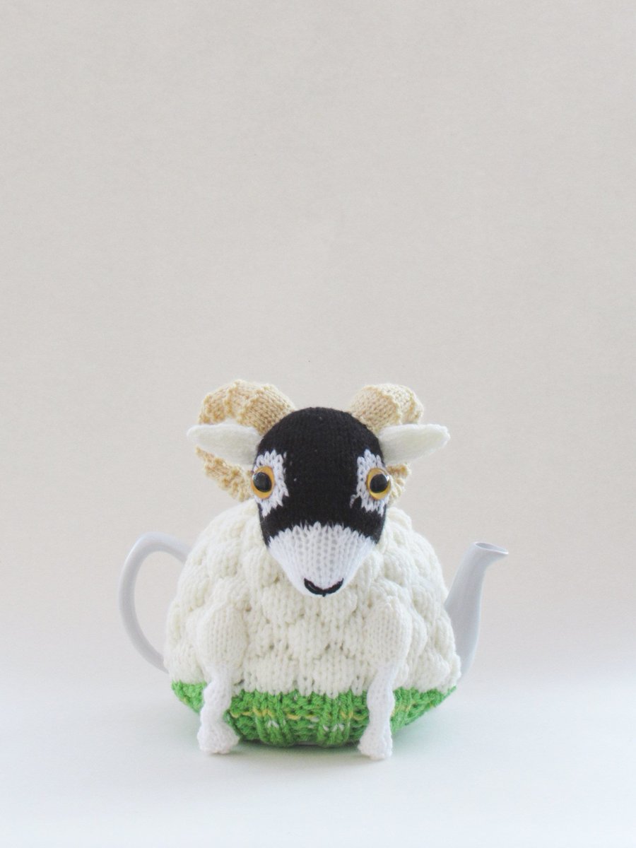 TeaCosyFolk's tweet photo. Lovely Review & Great Idea! ★★★★★ "Always clear instructions and I love that some can be easily made into toys" Christine R. https://t.co/t97NOI47HO #etsy #easter #knitting #swaledalesheep #swaledale #sheepteacosy #yorkshire #yorkshiretea #knitasheep #bubblestitch https://t.co/5dZ0wRgSMI