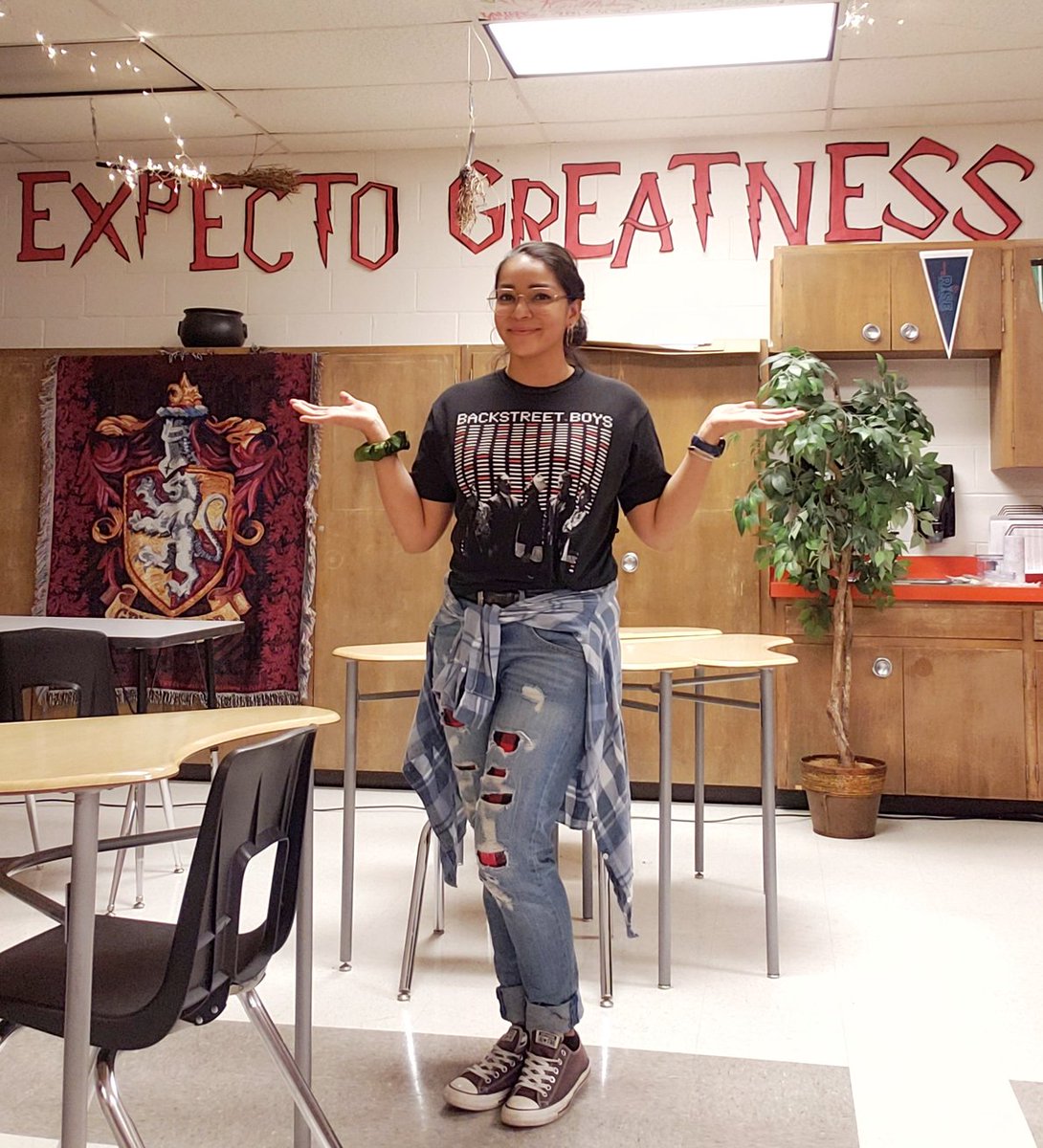 luv2read_'s tweet photo. Day 4🎓TBT College Spirit ✨ Dress up like the 80s &amp; 90s. "Backstreet's back, alright!" 🎶🎤 @Austin_Broncos #BackStreetBoys #ELARmazing #AMSPride #BroncoLIT #HarryPotter #CollegeSpirit @IrvingISD https://t.co/jUKgLY7GUx
