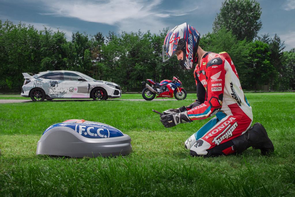 HondaFrancePR's tweet photo. "L'Homme d'abord, puis la machine" - Soichiro Honda 🙏
Cette scène #poweredbyhonda est une histoire de dingo by @dingo_photo 👍 👏 🥰
#hondafrance #HondaMotoFr #fireblade #cbr1000rrfireblade #hondamiimo #miimo #hondacivictyper #fk8 #typer #hondatyper #HondaPassionJardin https://t.co/qJCLkjpnUK