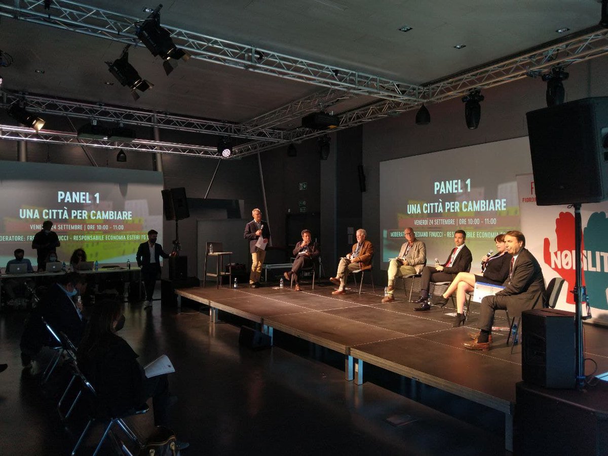 infosenzafiltro's tweet photo. "Il #lavoro è ovunque e le città devono essere punti di riferimento sotto tanti punti di vista". @mlombardo81, Assessore al lavoro del Comune di #Bologna. #NobilitaFestival https://t.co/yF6SOL3c9t