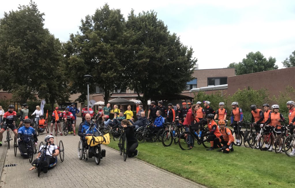 Vogellanden (@vogellanden) on Twitter photo Rob Harmeling kwam vanmorgen onder grote belangstelling aan bij Vogellanden. De laatste etappes voor de challenge #gelukinbeweging zijn ingegaan. Veel revalidanten fietsen een stuk met het team mee. Succes allemaal! #maartensfoundation #rtvoost <a href="/RobHarmeling/">Rob Harmeling</a> <a href="/erbenwennemars/">Erben Wennemars</a> Rob Harmeling kwam vanmorgen onder grote belangstelling aan bij Vogellanden. De laatste etappes voor de challenge #gelukinbeweging zijn ingegaan. Veel revalidanten fietsen een stuk met het team mee. Succes allemaal! #maartensfoundation #rtvoost <a href="/RobHarmeling/">Rob Harmeling</a> <a href="/erbenwennemars/">Erben Wennemars</a>