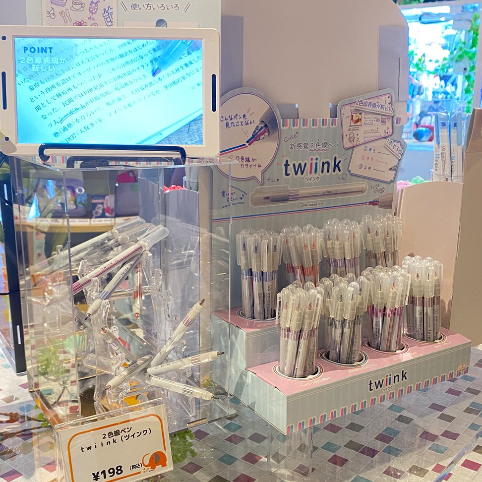sunstar_now's tweet photo. 『さんすたーぶんぐのおみせ』！！
9/23より #サンシャインシティ にてOPENしましたサンスター文具の公式ショップに行ってきました☀️

入り口にはたべっ子どうぶつのコラボ商品がいっぱい❤️
SNSでも話題の、Ninipieやtwiinkもここに行けば購入できますよ😊
#サンスター文具 #さんすたーおみせ https://t.co/SwCkLBggi2