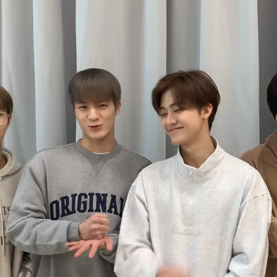 pchrlp's tweet photo. เน้กเก็บทรงหน่อย รู้แล้วว่าซามอยด์ข้างๆน่ารักเบอฉิบ  #nomin https://t.co/0uCrzaYeOi