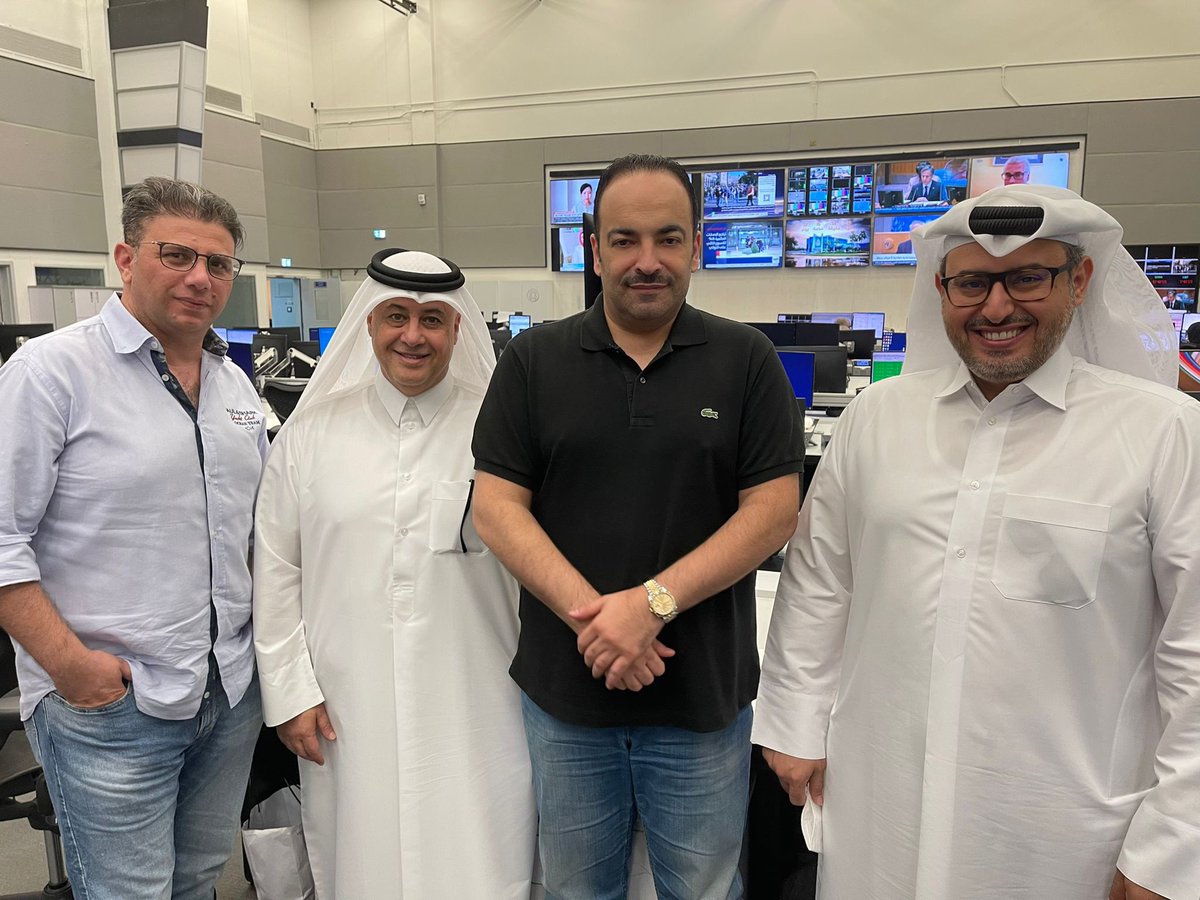 من غرفة الأخبار في قناة #الجزيرة وصورة تضم الزملاء محمد #المري وخالد #صالح ونديم #الملاح .. يومكم سعيد <a href="/Nadimalmallah/">Nadim Al Mallah نديم الملاح</a> <a href="/MBR_2022/">محمد المري</a> <a href="/khalidsaleh11/">خالد صالح اليافعي</a> #نهج_فريد  #نوفمبر١