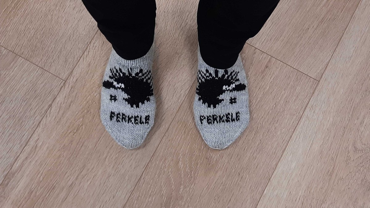 Pitkästä aikaa ihmisten ilmoilla <a href="/HAUSfi/">HAUS.fi</a>! Mitä päälle ja varsinkin #eoppiva-videokuvauksiin? Asennevillasukat ainakin. #jottajokainenvoisioppia