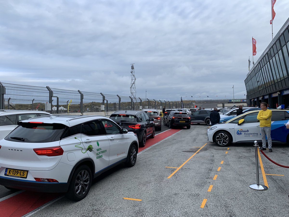 electricfelix's tweet photo. In Spain so no #EVExperience at @CP_Zandvoort this year for me.
Luckily we have @laadpastop10 showing us what's up!
#Zandvoort
#Electric
#raceelectric
#tryelectric
#alwaysbecharging
β‘οΈβ‘οΈβ‘οΈ https://t.co/uiMbarMBW1