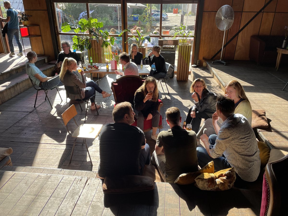 Nog even een #TB naar de generatieproeverij van vorige week donderdag. Met een kleine 30 corporatieprofessionals leerden we over elkaars generatie, onder leiding van #koffieenbubbels in <a href="/EM2_GRONINGEN/">Em2 venue</a>