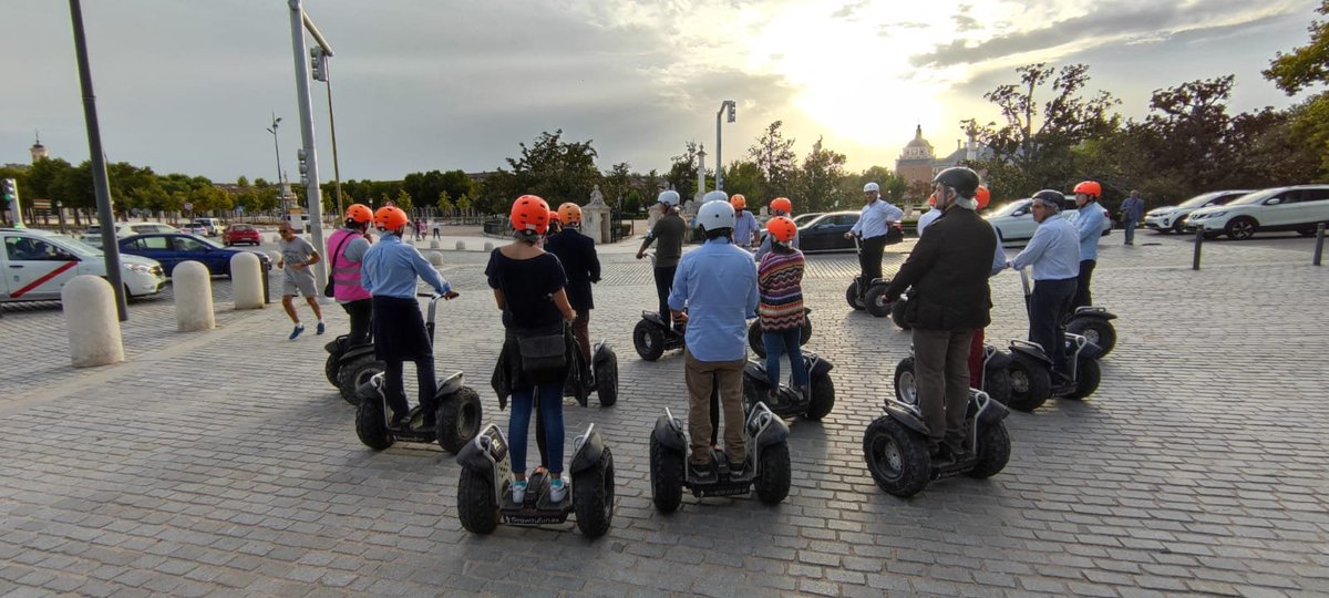 bluebacking's tweet photo. 🧿¡Buenos días!

Ayer tuvimos evento sobre ruedas por el centro de Madrid de la mano de @_segcitytours 🛴
¿Te gustaría hacer una excursión con tu empresa? ¡Nosotros te la organizamos!🤩

#Evento #Madrid #Segway #Excursion #Empresa #EventoEmpresarial https://t.co/VX6NQpPgeF